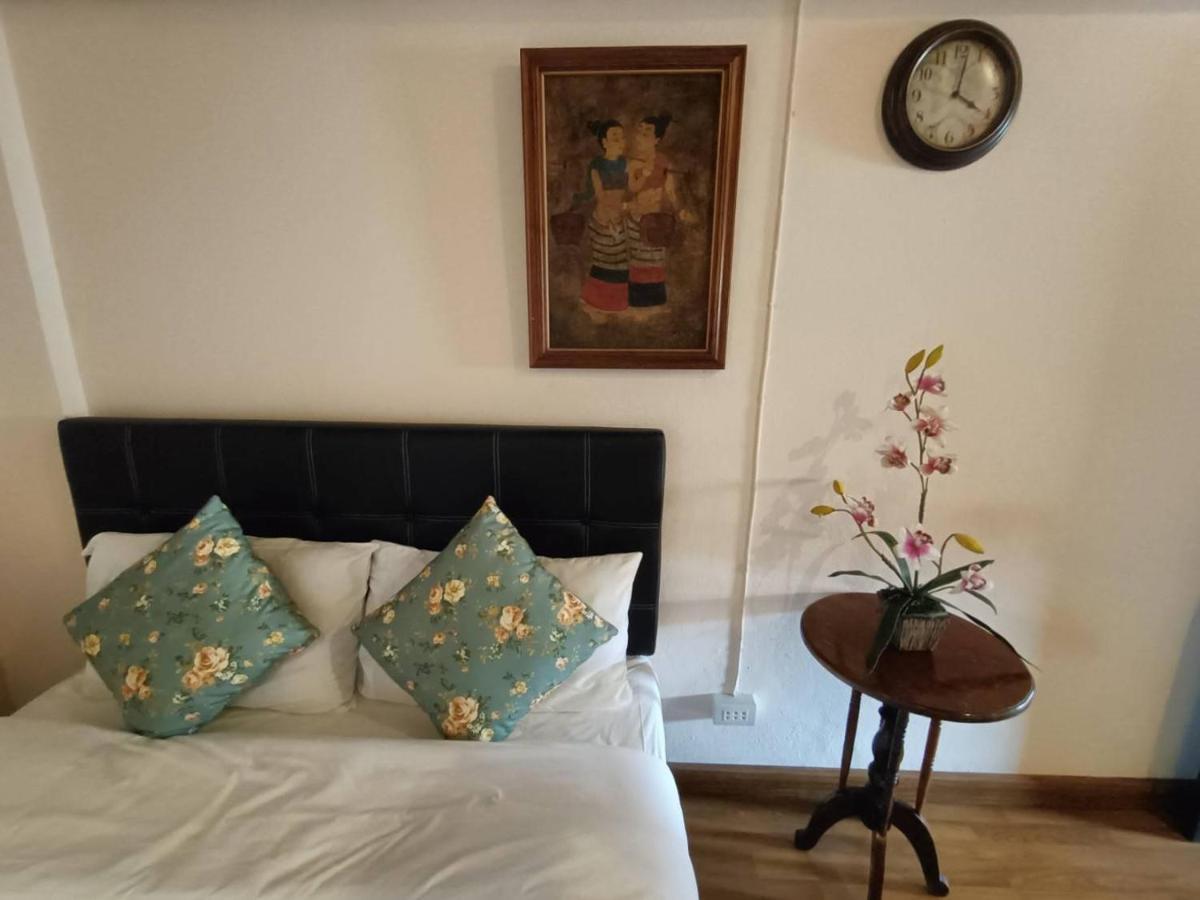 Soft Night Barzaar Hostel Chiang Mai Exterior foto